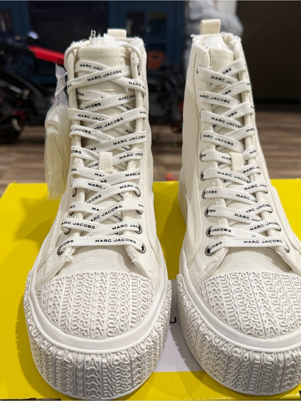 Marc Jacobs Yellow Shoe Box - Picture 11 of 15